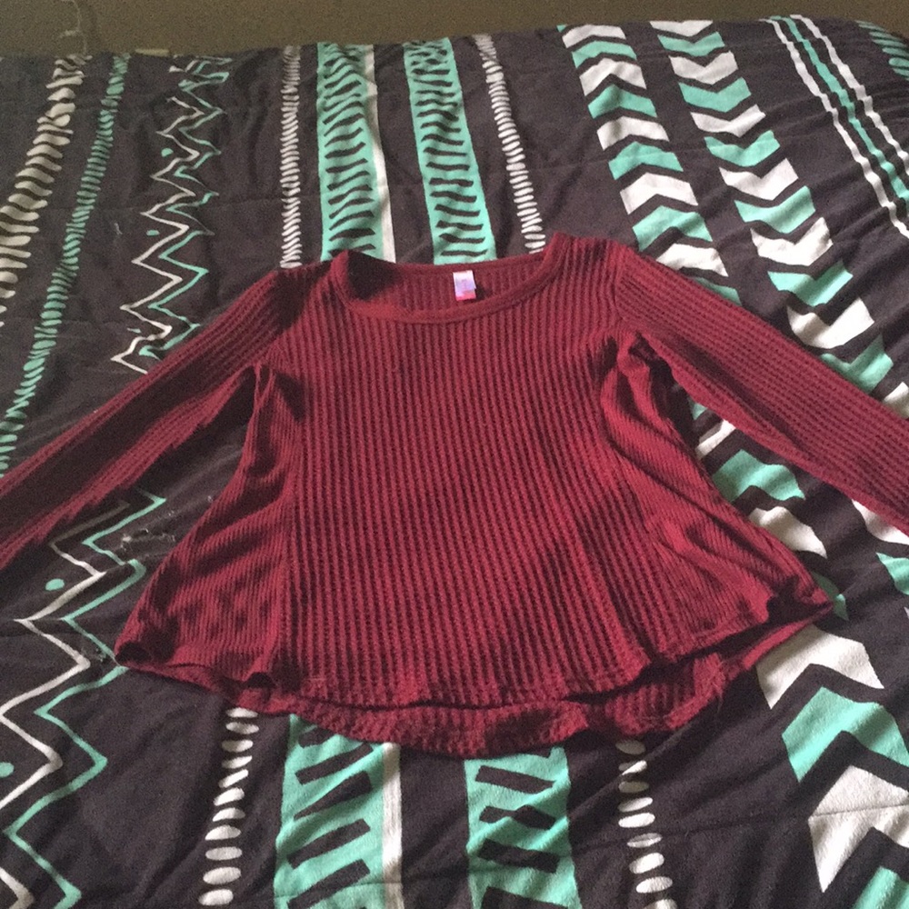 Long sleeve Maroon knit shirt!